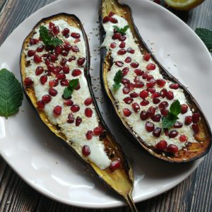 Pieczony bakłażan z sosem jogurtowym