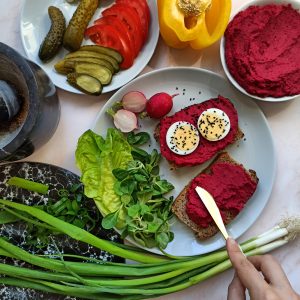 Hummus z pieczonym burakiem